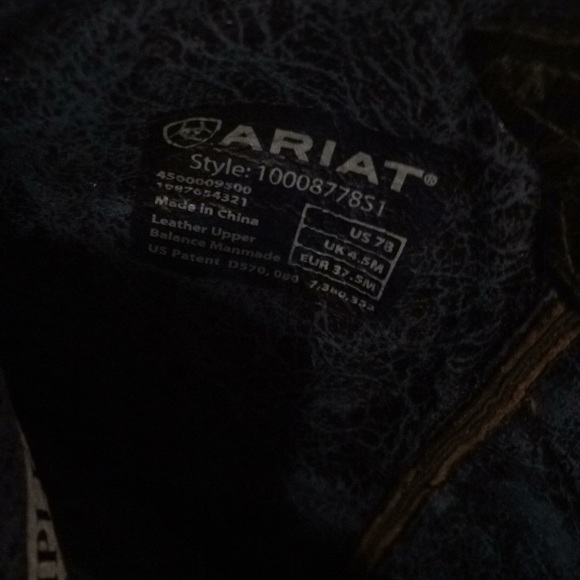 Ariat pair of cowgirl boots!! - Picture 6 of 7